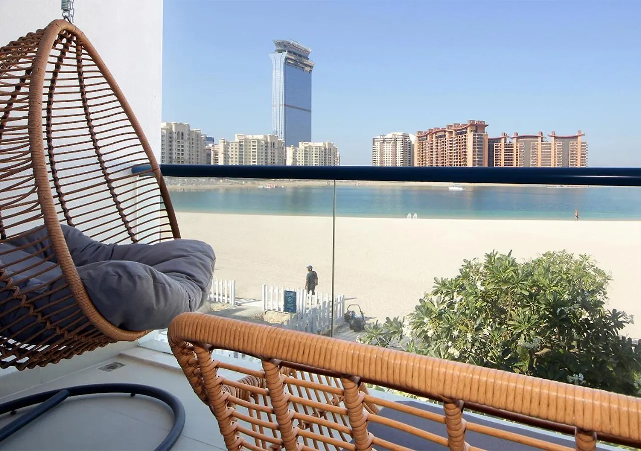 Breathtaking Villa With Roof Garden And Beach Access Dubai