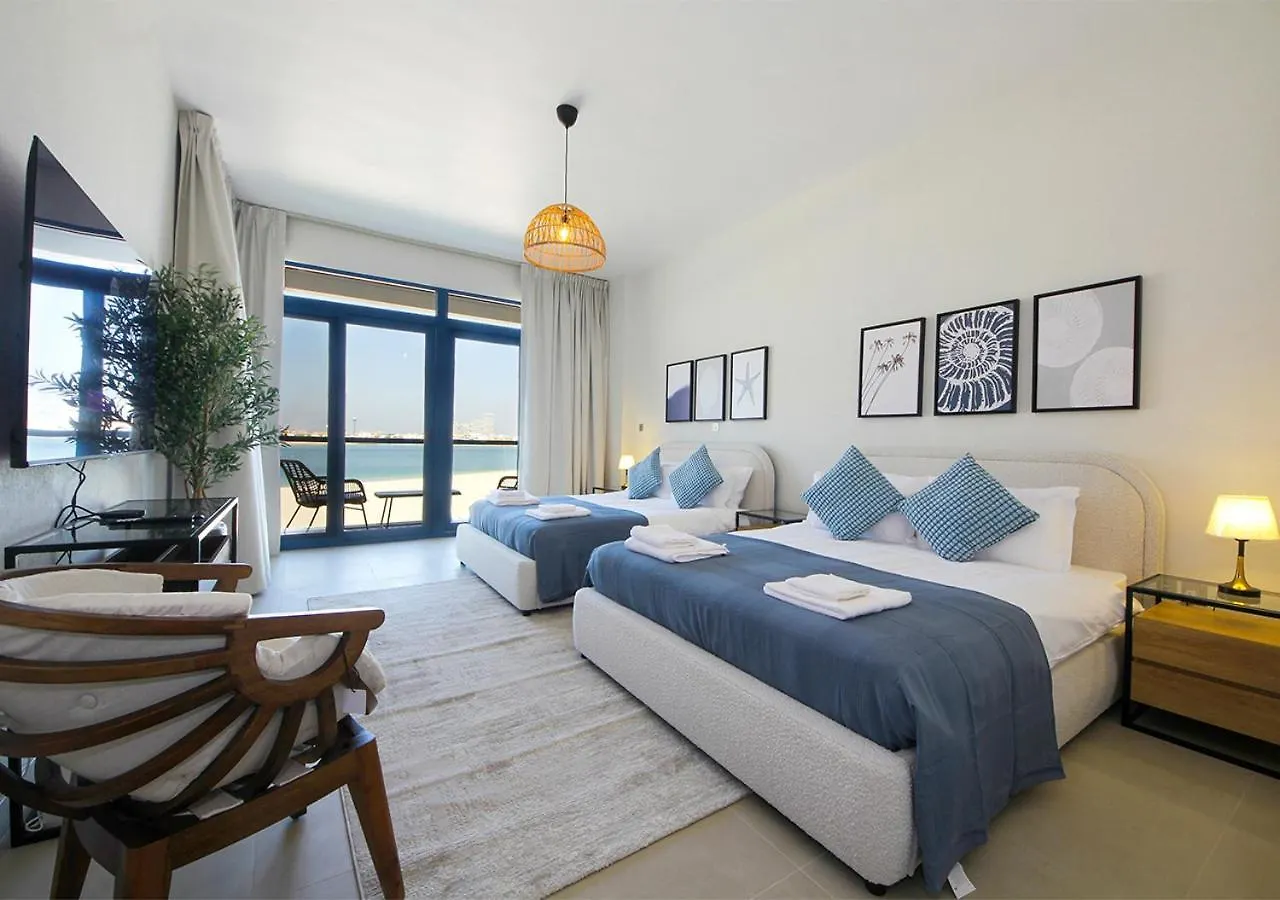 Breathtaking Villa With Roof Garden And Beach Access Dubai