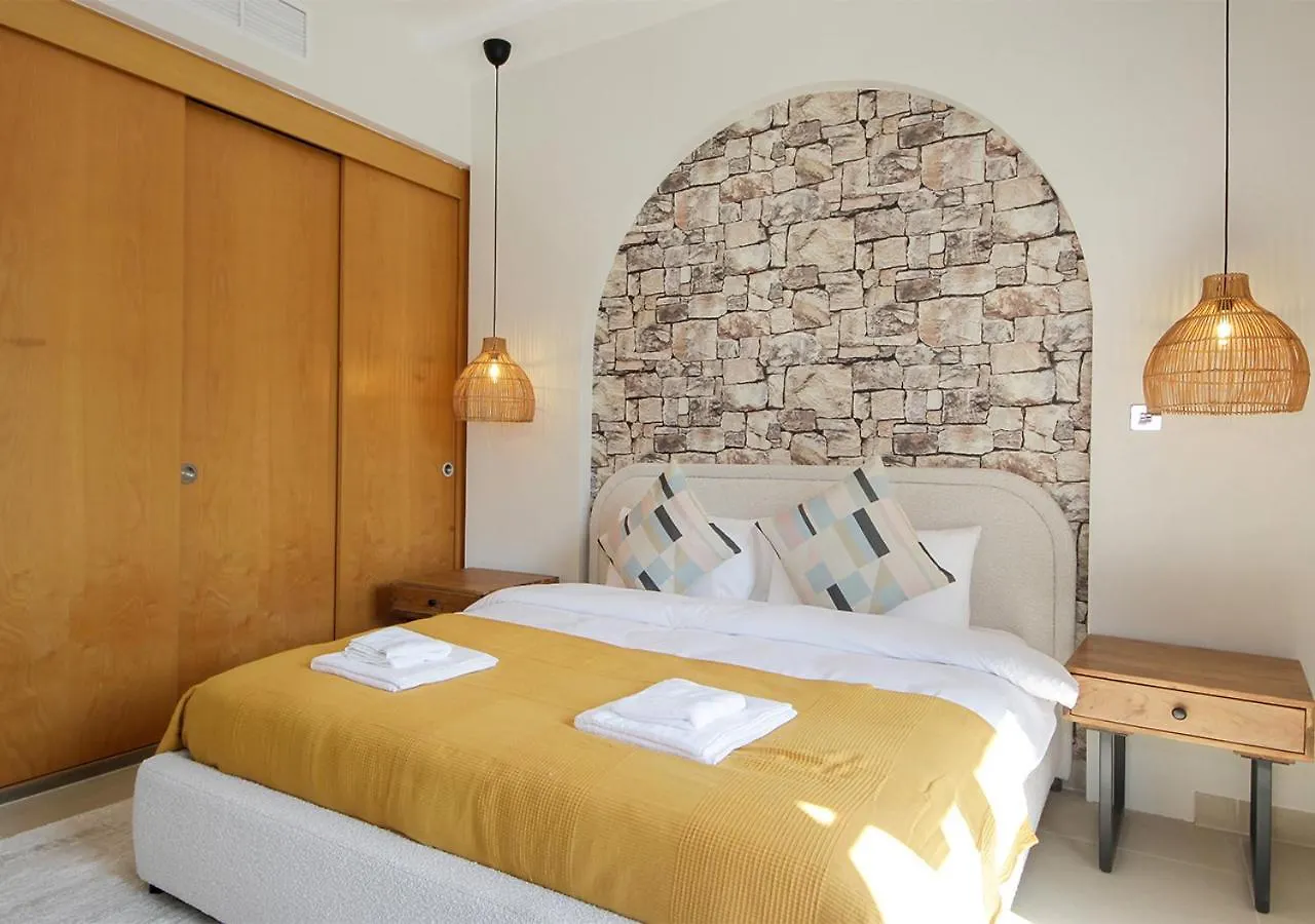 Breathtaking Villa With Roof Garden And Beach Access Dubai 0*,  United Arab Emirates