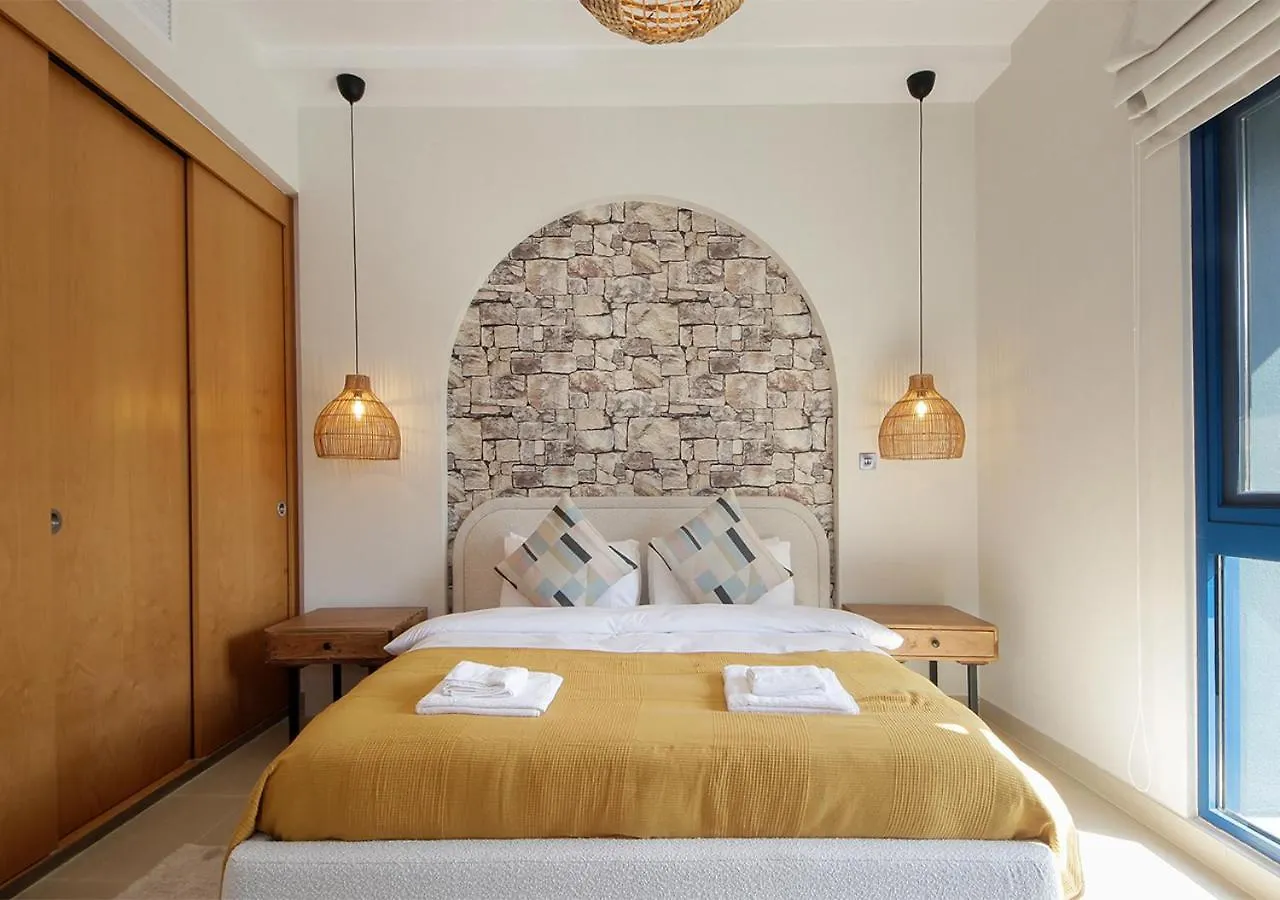 Breathtaking Villa With Roof Garden And Beach Access Dubai