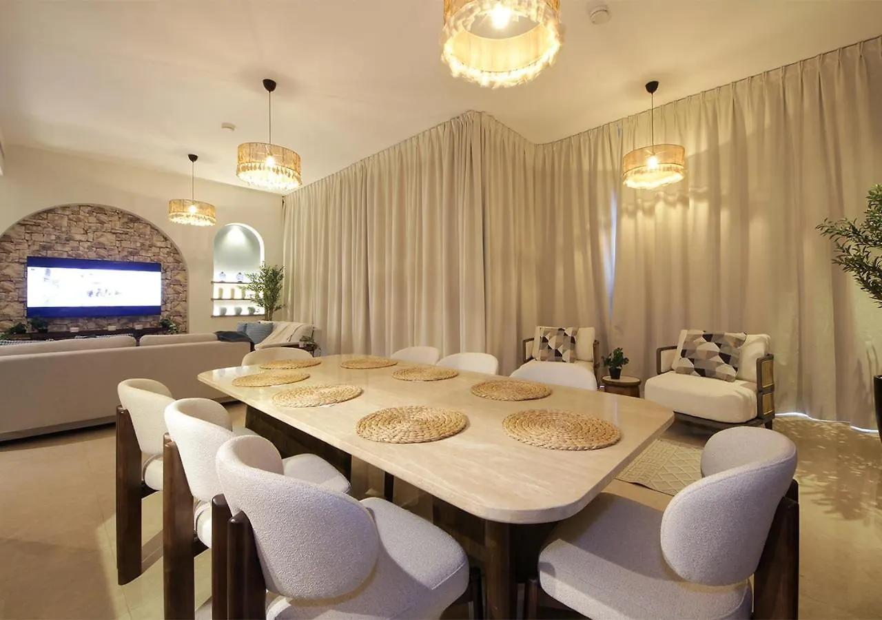 Breathtaking Villa With Roof Garden And Beach Access Dubai