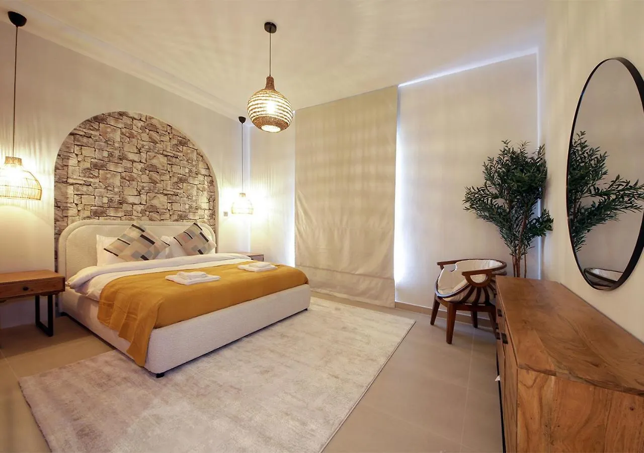 Breathtaking Villa With Roof Garden And Beach Access Dubai