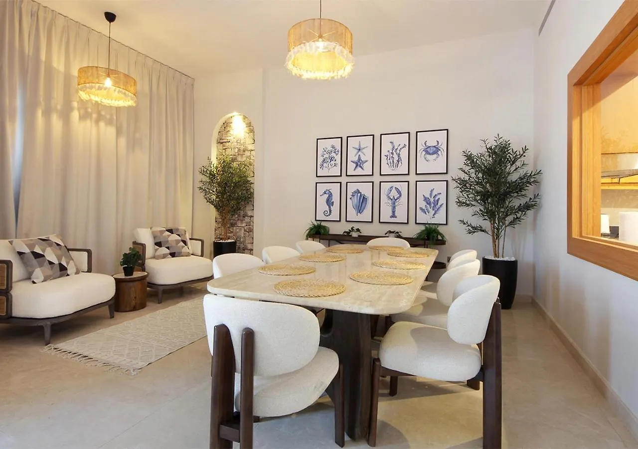 Breathtaking Villa With Roof Garden And Beach Access Dubai
