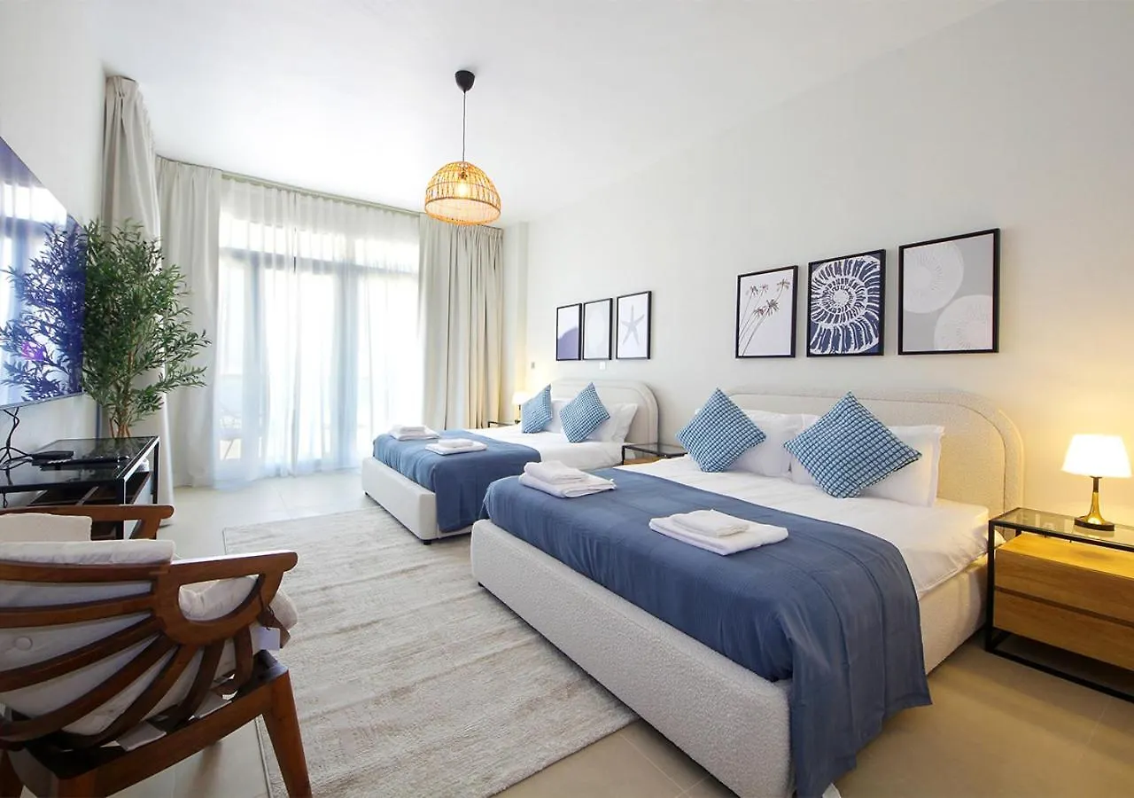 Breathtaking Villa With Roof Garden And Beach Access Dubai