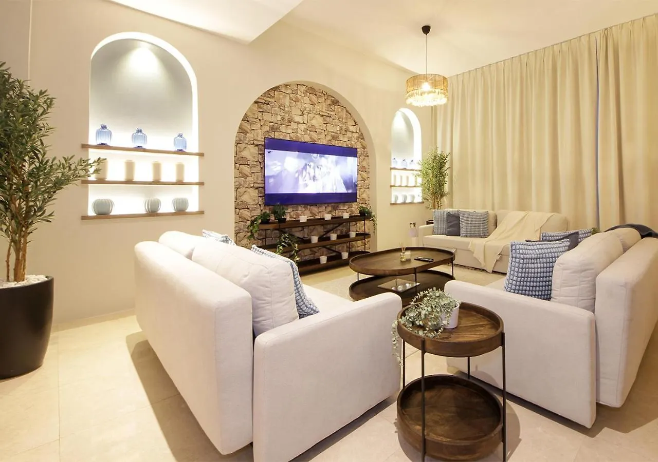 Breathtaking Villa With Roof Garden And Beach Access Dubai