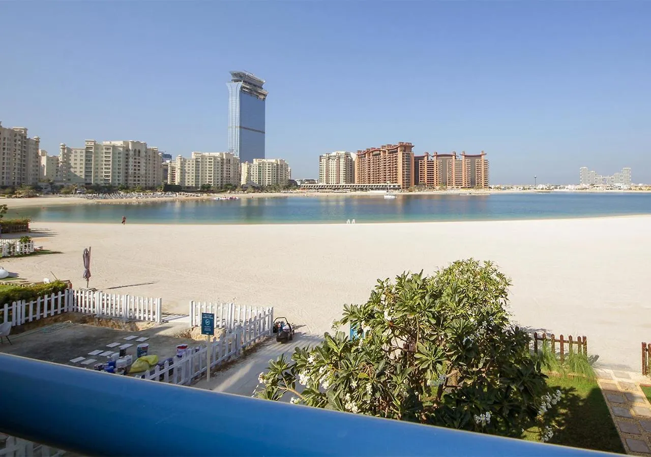 Breathtaking Villa With Roof Garden And Beach Access Dubai