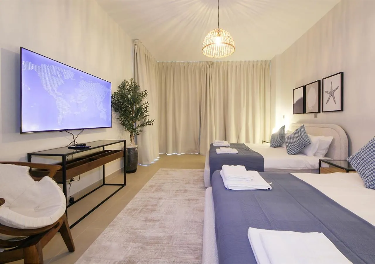 Breathtaking Villa With Roof Garden And Beach Access Dubai