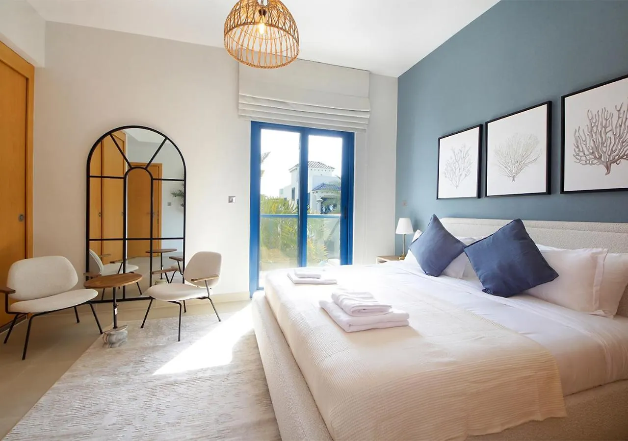 Breathtaking Villa With Roof Garden And Beach Access Dubai