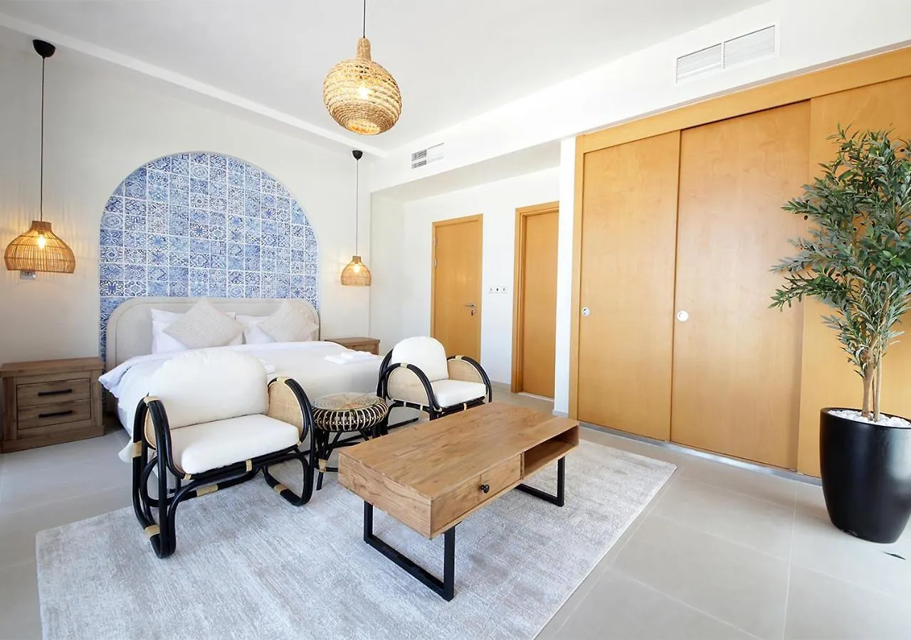 Breathtaking Villa With Roof Garden And Beach Access Dubai